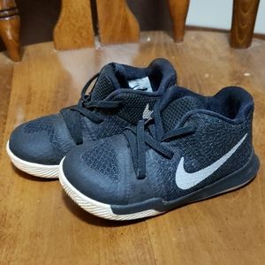 Kyrie basketball shoes